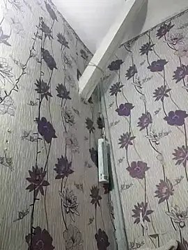 Snapshot of SweetLeila40 chatting on 28, 2, 2025 SweetLeila40 online show from 28, 2, 2025