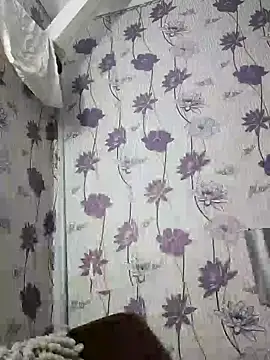 Snapshot of SweetLeila40 chatting on 14, 2, 2025 SweetLeila40 online show from 14, 2, 2025