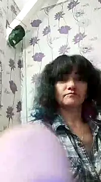 Snapshot of SweetLeila40 chatting on 3, 2, 2025 SweetLeila40 online show from 3, 2, 2025