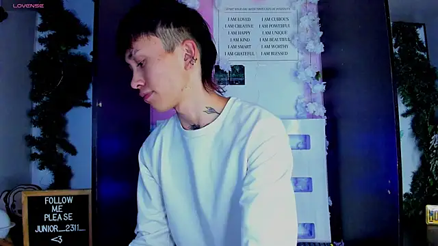 juniior 2311  online show from 17, 2, 2025