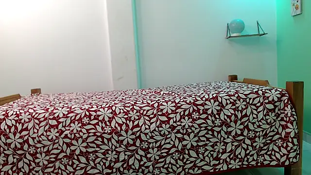 evaleribigtits18 online show from 13, 4, 2026