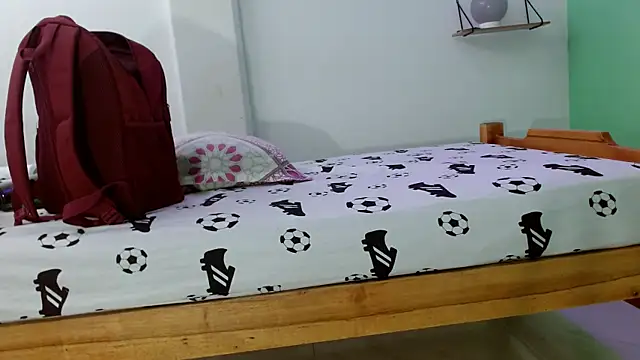 evaleribigtits18 online show from 24, 5, 2026