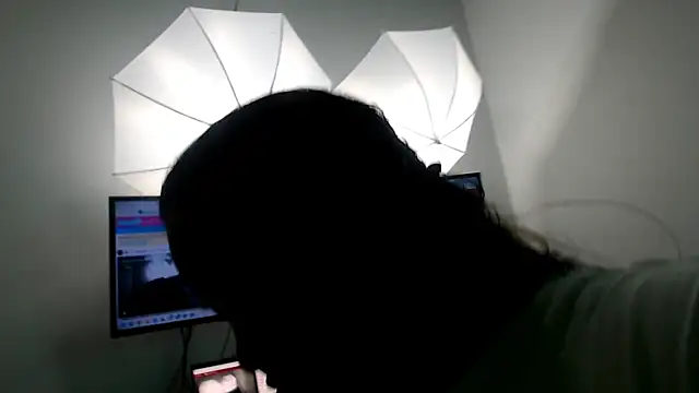 evaleribigtits18 online show from 14, 4, 2026