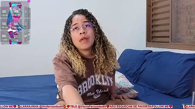 VitoriaFernandes online show from 22, 10, 2025