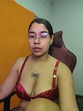 VitoriaFernandes online show from 23, 7, 2026