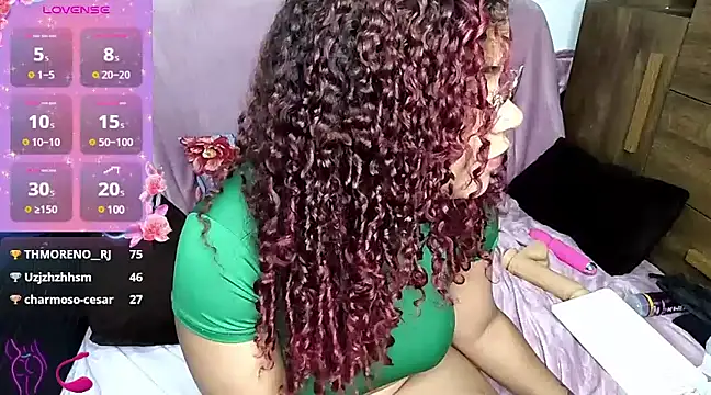 VitoriaFernandes online show from 26, 1, 2025