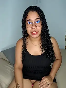 VitoriaFernandes online show from 17, 2, 2025