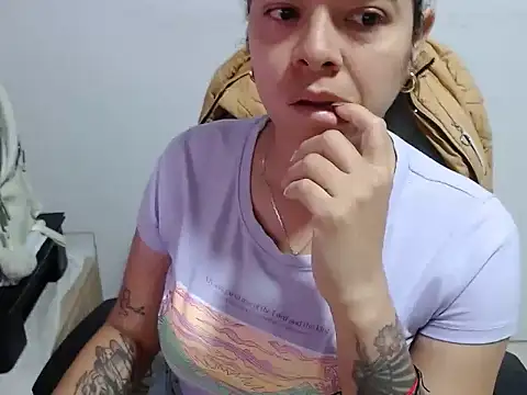 Snapshot of alexa-cooper- chatting on 6, 8, 2026 alexa-cooper- online show from 6, 8, 2026