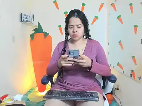 Snapshot of alexa-cooper- chatting on 2, 4, 2026 alexa-cooper- online show from 2, 4, 2026