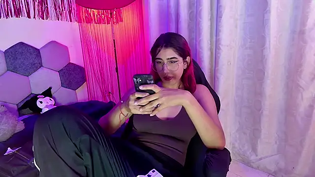 Horny tgn online show from 19, 2, 2026