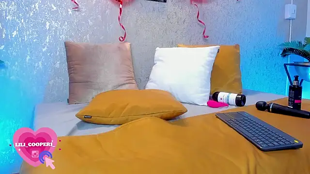 lilicooper  online show from 15, 2, 2025