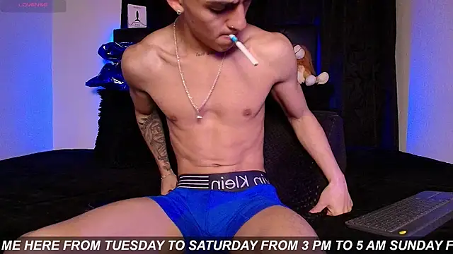 Snapshot of James1lee_ chatting on 9, 7, 2026 James1lee online show from 9, 7, 2026
