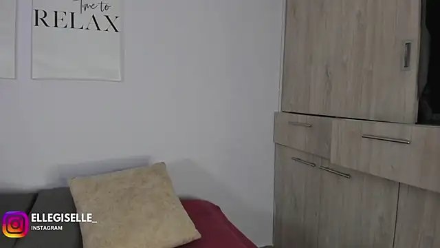 ElleGisellee online show from 29, 4, 2026