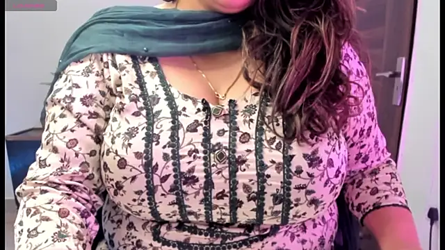 Snapshot of Gulabi_Queen chatting on 17, 3, 2025 Gulabi Queen online show from 17, 3, 2025