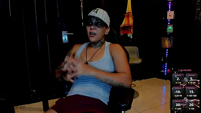 Snapshot of ZhoeStrong chatting on 9, 10, 2025 ZhoeStrong online show from 9, 10, 2025