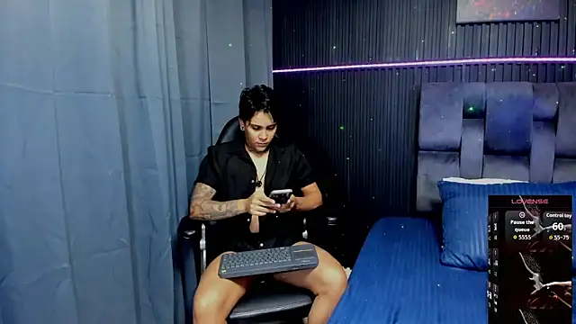 Snapshot of ZhoeStrong chatting on 23, 10, 2025 ZhoeStrong online show from 23, 10, 2025