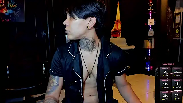 Snapshot of ZhoeStrong chatting on 11, 10, 2025 ZhoeStrong online show from 11, 10, 2025