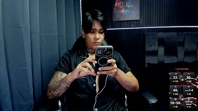 Snapshot of ZhoeStrong chatting on 10, 11, 2025 ZhoeStrong online show from 10, 11, 2025