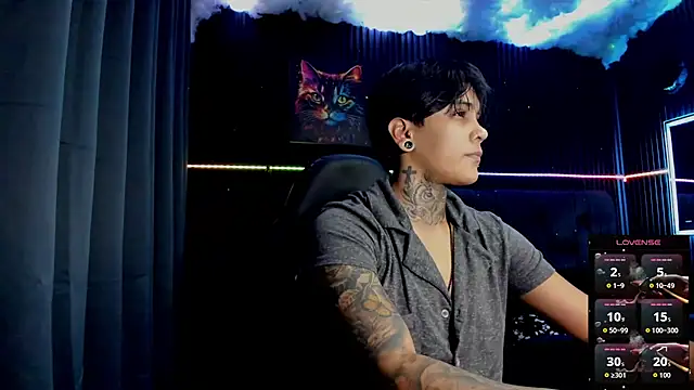 Snapshot of ZhoeStrong chatting on 9, 11, 2025 ZhoeStrong online show from 9, 11, 2025