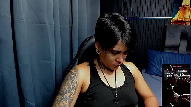 Snapshot of ZhoeStrong chatting on 2, 11, 2025 ZhoeStrong online show from 2, 11, 2025