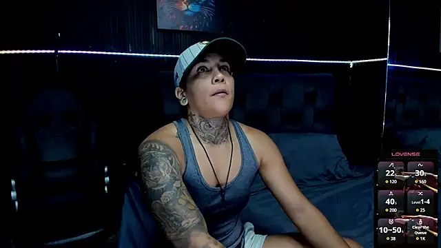 Snapshot of ZhoeStrong chatting on 30, 10, 2025 ZhoeStrong online show from 30, 10, 2025