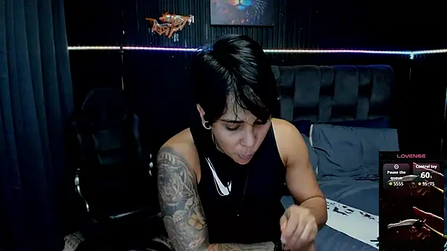 Snapshot of ZhoeStrong chatting on 31, 10, 2025 ZhoeStrong online show from 31, 10, 2025