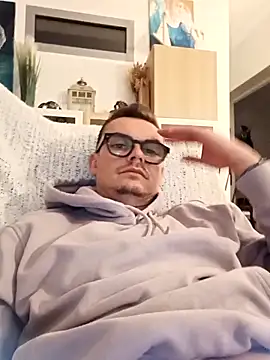 GLouglou19 online show from 2, 10, 2025