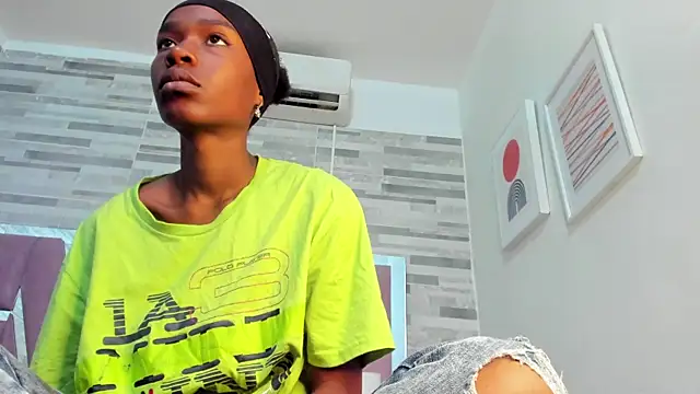 Snapshot of ebony_march chatting on 29, 10, 2025 ebony march online show from 29, 10, 2025