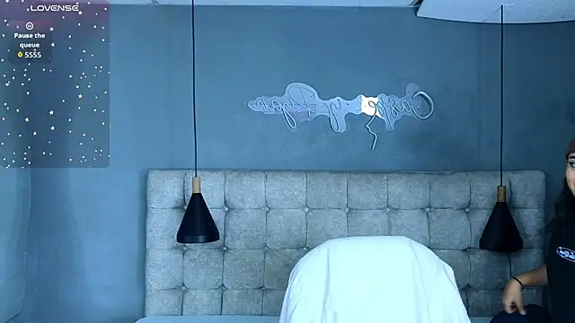 Snapshot of Laia_and_Aloby chatting on 28, 10, 2025 Laia and Aloby online show from 28, 10, 2025