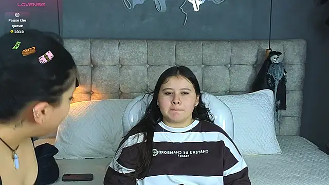 Snapshot of Laia_and_Aloby chatting on 24, 10, 2025 Laia and Aloby online show from 24, 10, 2025