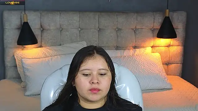 Snapshot of Laia_and_Aloby chatting on 20, 11, 2025 Laia and Aloby online show from 20, 11, 2025