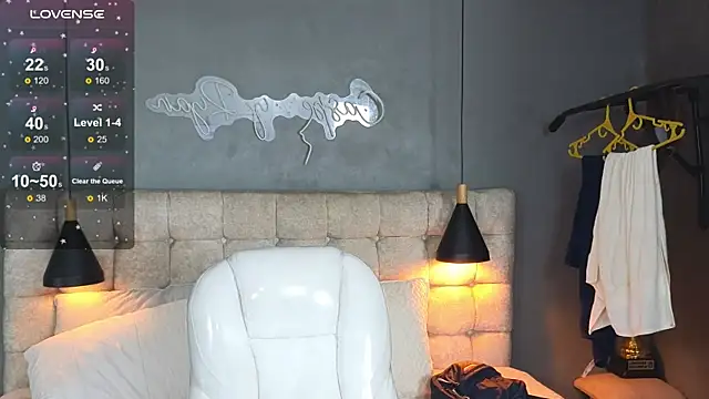 Snapshot of Laia_and_Aloby chatting on 19, 11, 2025 Laia and Aloby online show from 19, 11, 2025