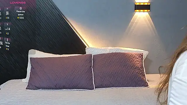 Laia and Aloby online show from 7, 3, 2026