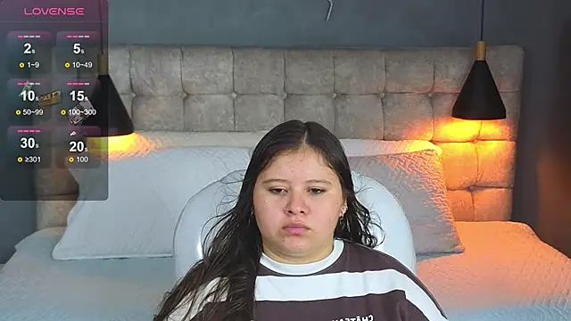 Snapshot of Laia_and_Aloby chatting on 14, 11, 2025 Laia and Aloby online show from 14, 11, 2025