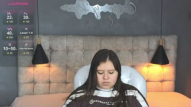 Snapshot of Laia_and_Aloby chatting on 27, 11, 2025 Laia and Aloby online show from 27, 11, 2025