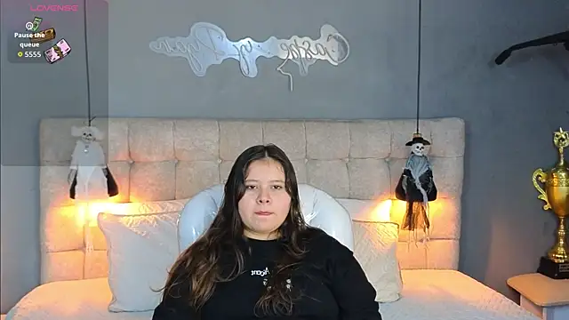 Snapshot of Laia_and_Aloby chatting on 9, 10, 2025 Laia and Aloby online show from 9, 10, 2025