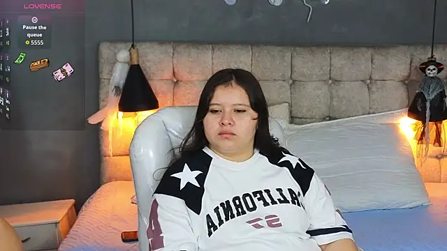 Snapshot of Laia_and_Aloby chatting on 14, 10, 2025 Laia and Aloby online show from 14, 10, 2025