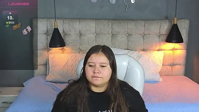 Snapshot of Laia_and_Aloby chatting on 15, 11, 2025 Laia and Aloby online show from 15, 11, 2025