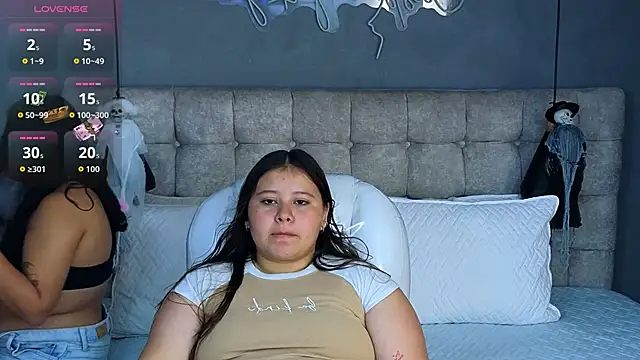 Snapshot of Laia_and_Aloby chatting on 29, 10, 2025 Laia and Aloby online show from 29, 10, 2025