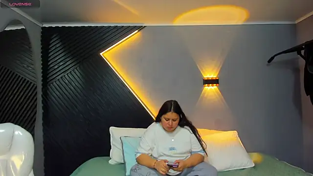 Laia and Aloby online show from 9, 4, 2026