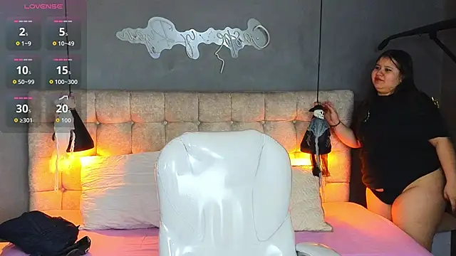 Snapshot of Laia_and_Aloby chatting on 16, 10, 2025 Laia and Aloby online show from 16, 10, 2025