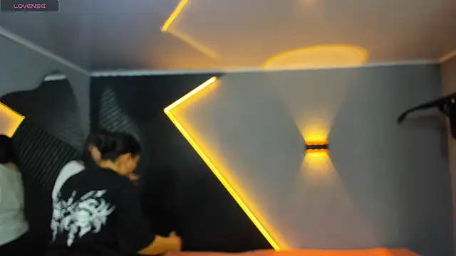 Laia and Aloby online show from 16, 4, 2026