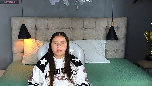 Snapshot of Laia_and_Aloby chatting on 5, 11, 2025 Laia and Aloby online show from 5, 11, 2025