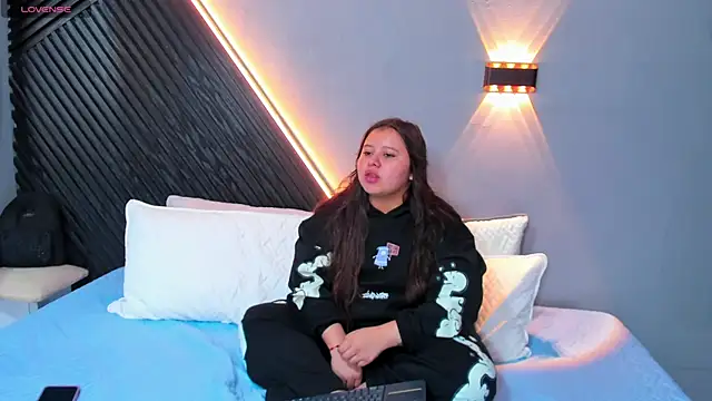 Laia and Aloby online show from 17, 4, 2026