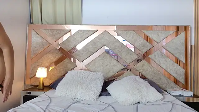  miss khloe online show from 25, 3, 2026