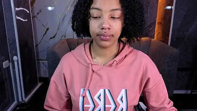 Snapshot of Violeth_b chatting on 28, 10, 2025 Violeth b online show from 28, 10, 2025