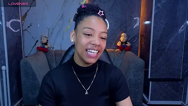 Snapshot of Violeth_b chatting on 5, 6, 2026 Violeth b online show from 5, 6, 2026