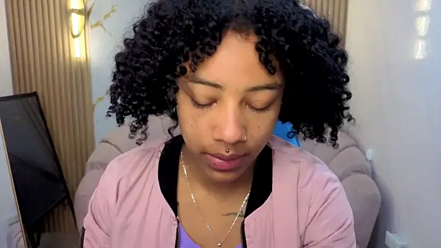 Snapshot of Violeth_b chatting on 8, 10, 2025 Violeth b online show from 8, 10, 2025