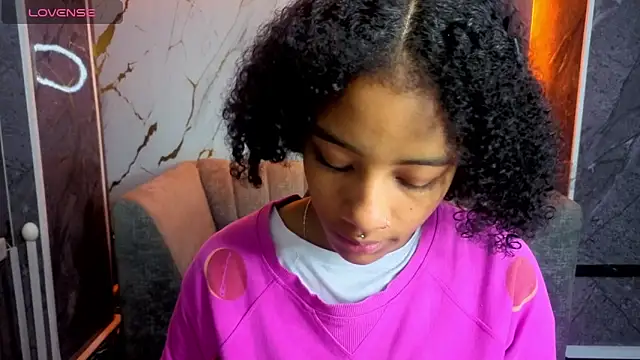 Snapshot of Violeth_b chatting on 15, 11, 2025 Violeth b online show from 15, 11, 2025