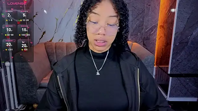 Snapshot of Violeth_b chatting on 20, 11, 2025 Violeth b online show from 20, 11, 2025